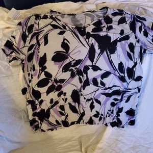 Apt 9 1X black and purple floral short sleeve t- shirt gently worn